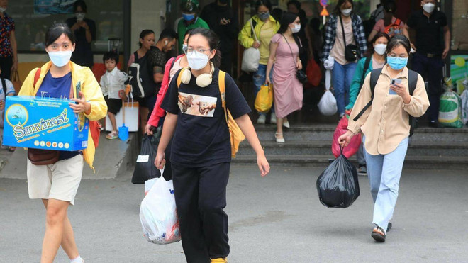 Kết thúc kỳ nghỉ lễ Quốc khánh 2/9: Người dân đổ xô về Thủ đô ảnh 1