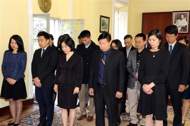 Lễ viếng, mở sổ tang nguyên Chủ tịch nước Lê Đức Anh tại Séc và Italy ảnh 1