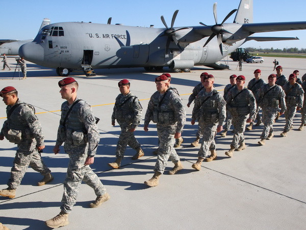 Bộ trưởng Quốc phòng NATO họp bàn cách đối phó với Nga ảnh 1