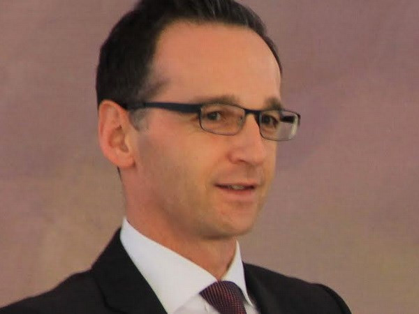 Bộ trưởng Tư pháp Đức Heiko Maas nhận bưu phẩm có chứa đạn ảnh 1