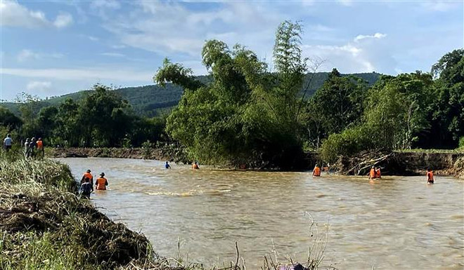 Nghệ An: Đi sang nhà bạn, một học sinh lớp 10 bị lũ cuốn mất tích ảnh 1