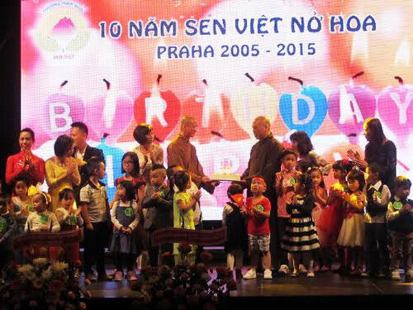 Mầm non Sen Việt - nơi nuôi dưỡng hồn Việt cho thế hệ trẻ tại Séc ảnh 1