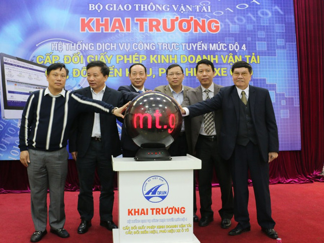 Hệ thống dịch vụ công trực tuyến mức độ 4 cấp, đổi giấy phép kinh doanh vận tải; cấp, đổi biển hiệu phù hiệu xe ôtô đã được khai trương. (Ảnh: Việt Hùng/Vietnam+) Khai trương dịch vụ công cấp độ 4 về giấy phép kinh doanh, phù hiệu xe ảnh 1