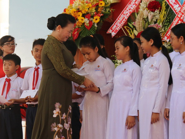 Chủ tịch Quốc hội dự Lễ khai giảng năm học mới tại Tiền Giang ảnh 1