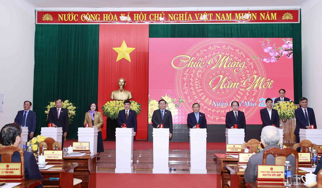 Chủ tịch Quốc hội chúc Tết Đảng bộ, chính quyền và nhân dân Quảng Bình ảnh 2