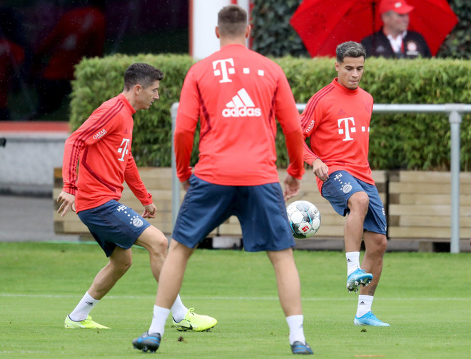 Coutinho trên sân tập cùng đồng đội tại Bayern. (Nguồn: AP) Philippe Coutinho gia nhập Bayern Munich: Đắt liệu có xắt ra miếng? ảnh 1