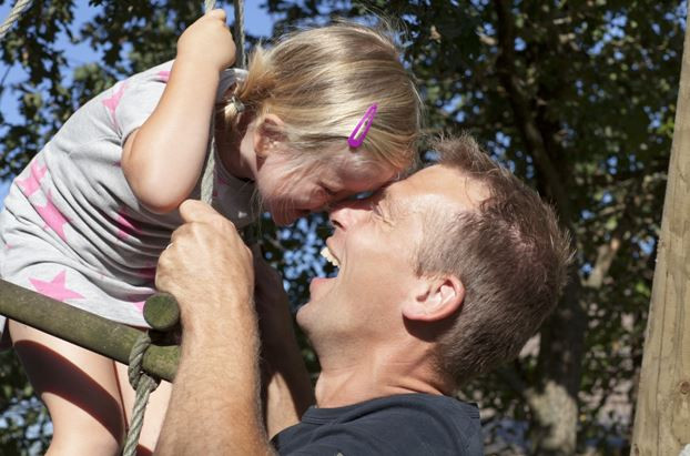 Chọn sữa cho con: Không chỉ là câu chuyện riêng của những bà mẹ ảnh 1