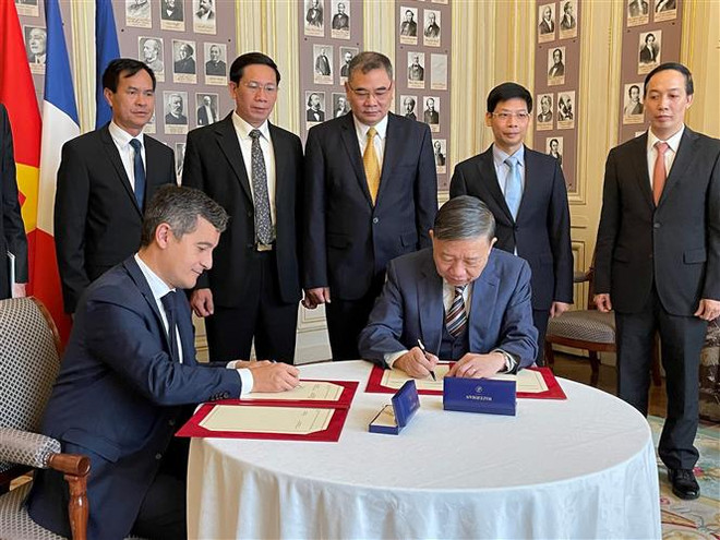 Bộ trưởng Công an Tô Lâm hội đàm Bộ trưởng Nội vụ Pháp ảnh 2