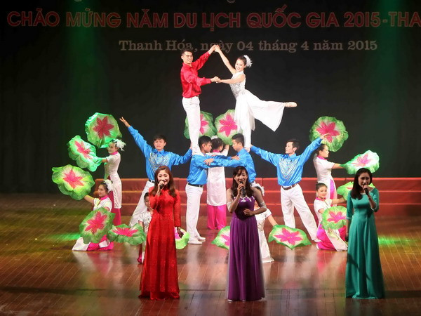 Khai mạc Liên hoan quần chúng “Câu hò nối những dòng sông” ảnh 1