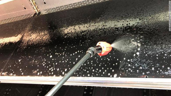 Hủy bỏ số hàng hóa trị giá 35.000 USD vì khách cố tình ho vào ảnh 1