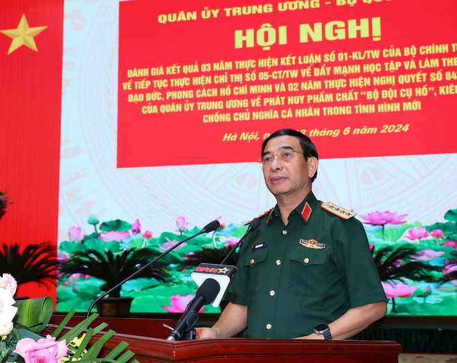 Đại tướng Phan Văn Giang, Ủy viên Bộ Chính trị, Phó Bí thư Quân ủy Trung ương, Bộ trưởng Bộ Quốc phòng phát biểu. (Ảnh: Trọng Đức/ TTXVN) TTXVN_1306BotruongQuocphongPhanvangiang.jpg