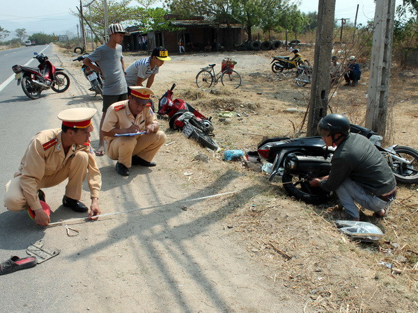 Tai nạn giao thông nghiêm trọng khiến 1 người bị đứt lìa chân ảnh 1