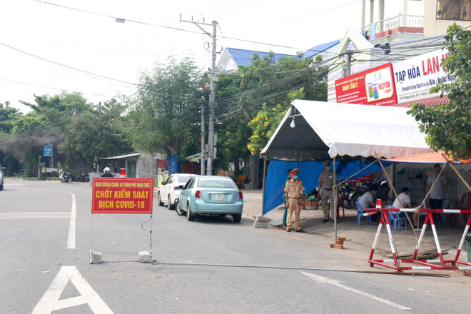 Triển khai xét nghiệm nhanh với người từ vùng dịch đến Bình Thuận ảnh 1