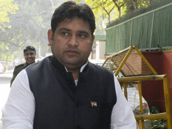 Bộ trưởng Ấn Độ bị cách chức vì rò rỉ "clip sex" với 2 phụ nữ ảnh 1