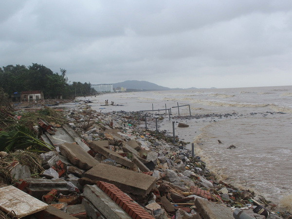 Khẩn trương xây dựng tuyến kè chắn sóng tại Khu du lịch Hải Tiến ảnh 1