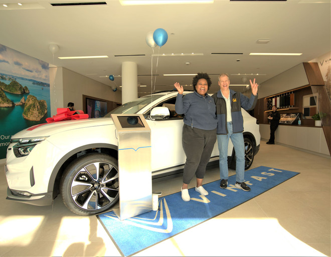 VinFast chính thức tiến hành bàn giao xe cho khách hàng Mỹ ảnh 3