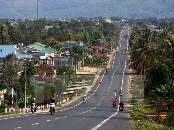Đường Hồ Chí Minh đoạn qua tỉnh Gia Lai. (Ảnh: Dương Giang/TTXVN) Nghiên cứu đầu tư một số đoạn đường Hồ Chí Minh quy mô cao tốc ảnh 2