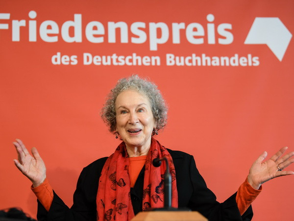 Nhà văn Margaret Atwood được tôn vinh với giải Kafka 2017 ảnh 1