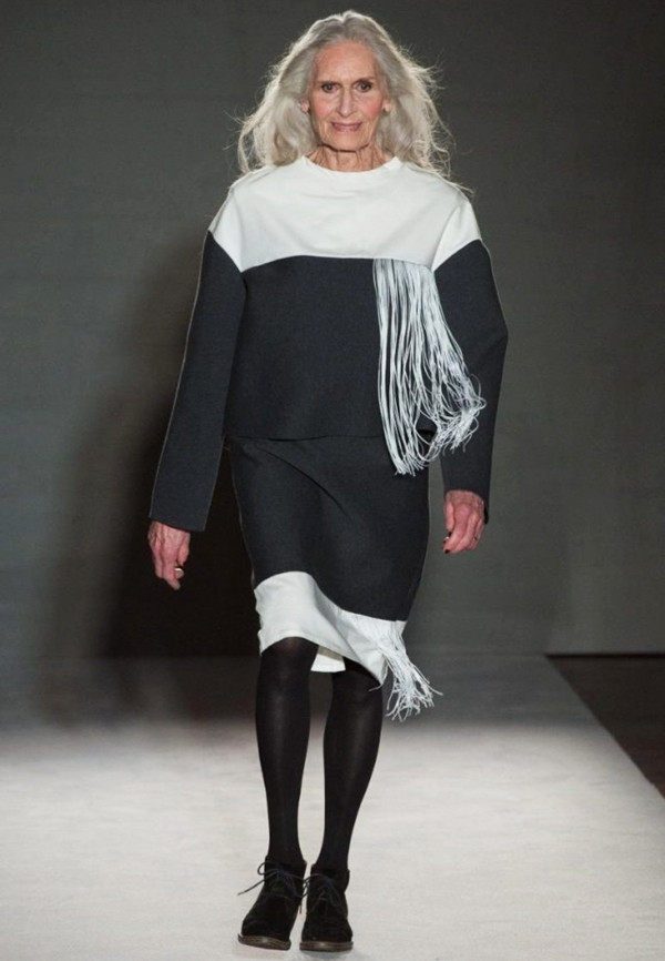 Choáng váng với sức quyến rũ chết người của siêu mẫu tuổi 80 ảnh 4