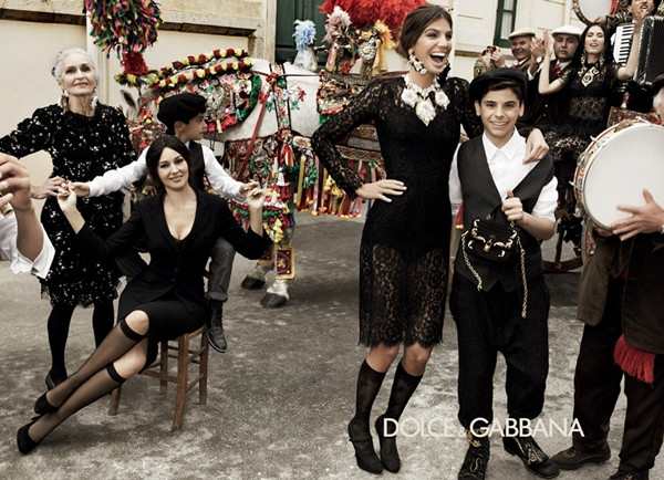 Choáng váng với sức quyến rũ chết người của siêu mẫu tuổi 80 ảnh 6