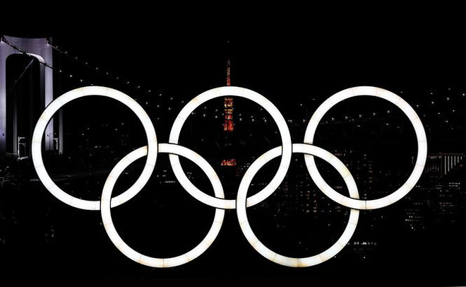 Biểu tượng Olympic tại Tokyo, Nhật Bản, ngày 21/7/2021. (Ảnh: THX/TTXVN) Nỗi lo dịch bệnh bao trùm, nhiều nước cử nhóm nhỏ dự khai mạc Olympic ảnh 1