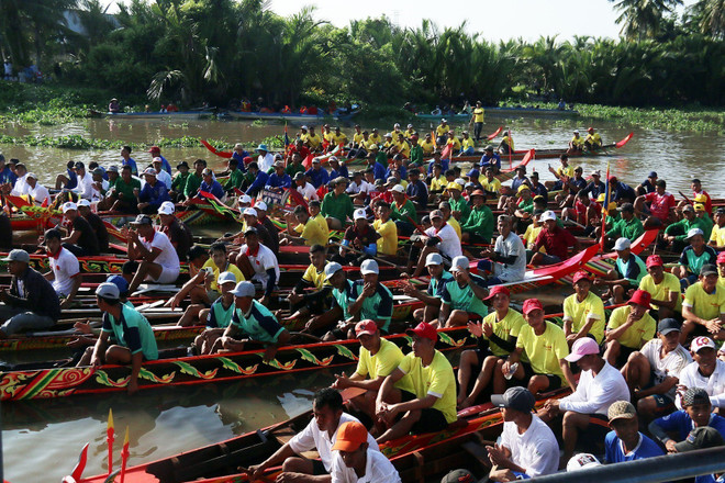 Kiên Giang: Đua ghe ngo mừng Tết Chôl Chnăm Thmây của đồng bào Khmer ảnh 1