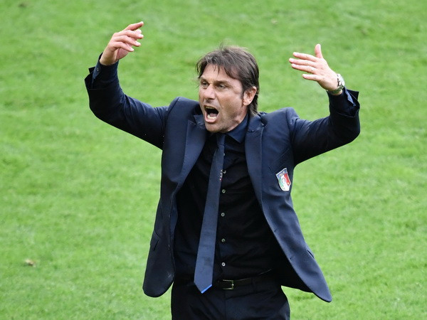 Huấn luyện viên Antonio Conte. (Nguồn: AFP/TTXVN) Chelsea thắng trận thứ 11 liên tiếp: Đầu xe lửa Conte ảnh 1