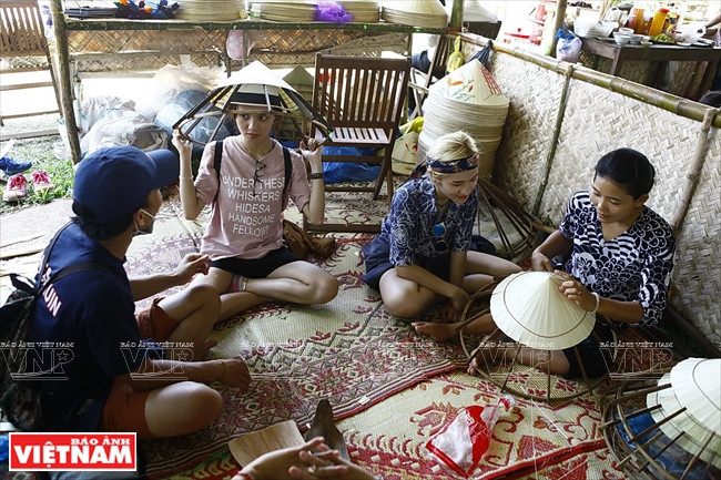 Cảm nhận không gian cổ kính dân dã với chợ quê Thanh Toàn ảnh 11