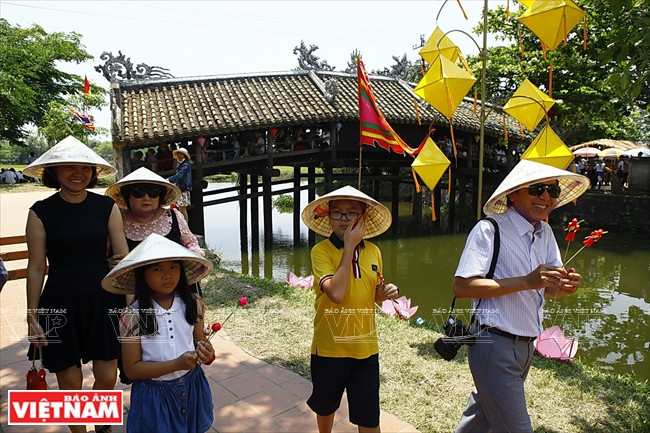 Cảm nhận không gian cổ kính dân dã với chợ quê Thanh Toàn ảnh 3