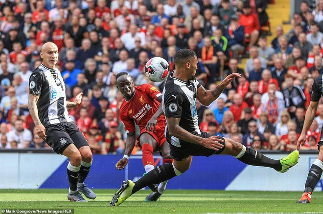 Thắng ngược Newcastle, Liverpool xây chắc ngôi đầu Premier League ảnh 2
