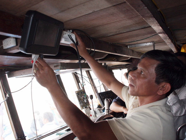 Tiền Giang: Lắp đặt thiết bị kết nối vệ tinh Movimar cho 83 tàu cá ảnh 1