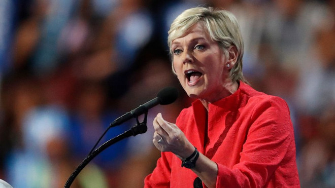 Bộ trưởng Năng lượng Mỹ Jennifer Granholm. (Nguồn: AP) Mỹ đặt mục tiêu giảm mạnh chi phí năng lượng Mặt Trời đến năm 2030 ảnh 1
