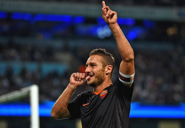 Cận cảnh siêu phẩm giúp Totti đi vào lịch sử Champions League ảnh 1
