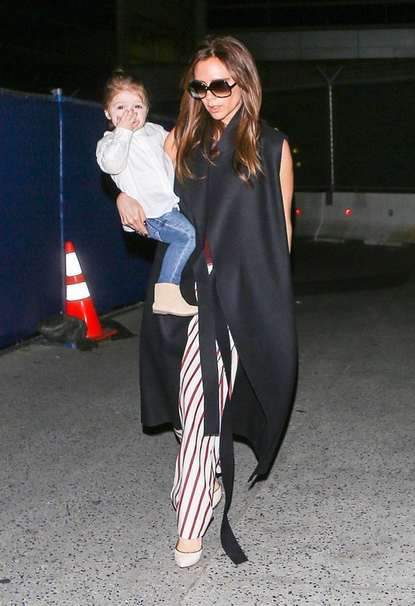 Mãn nhãn với các cách phối đồ thời thượng của mẹ con nhà "sao" ảnh 17