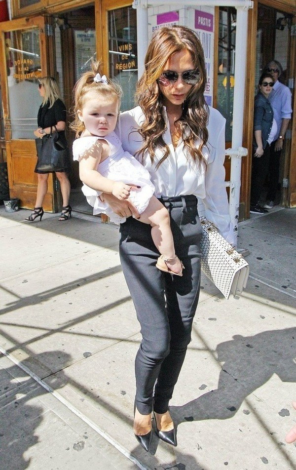 Mãn nhãn với các cách phối đồ thời thượng của mẹ con nhà "sao" ảnh 16