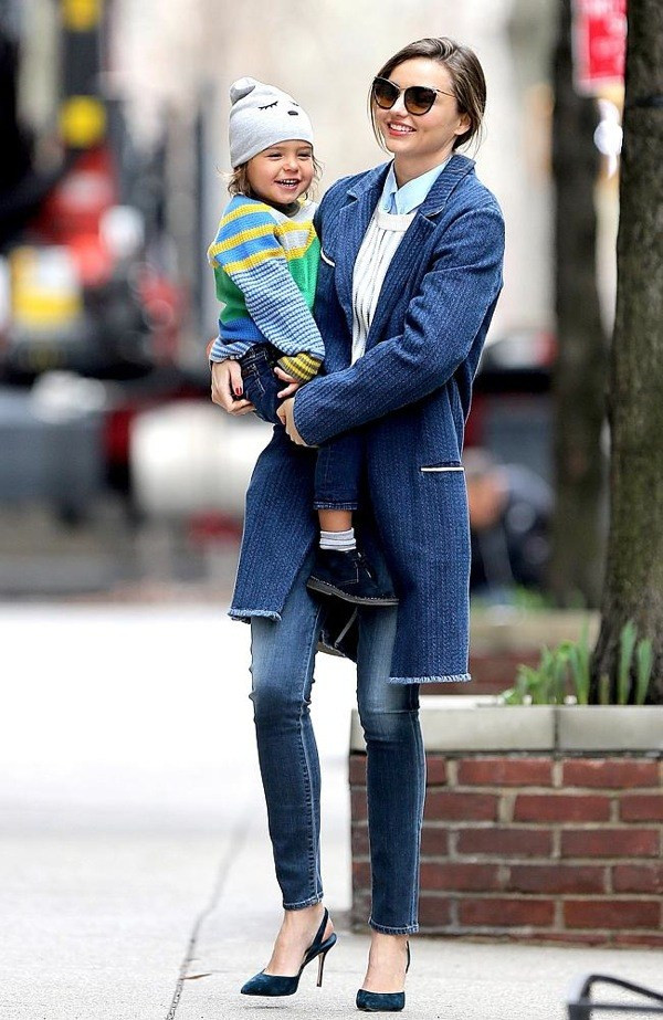 Mãn nhãn với các cách phối đồ thời thượng của mẹ con nhà "sao" ảnh 11