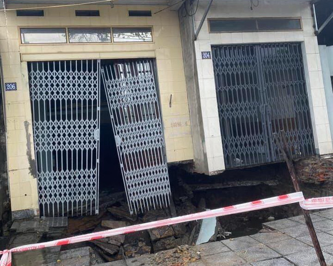 Quảng Ninh: Mưa lớn kéo dài gây hố sụt rộng 9m ở nhà dân ảnh 1