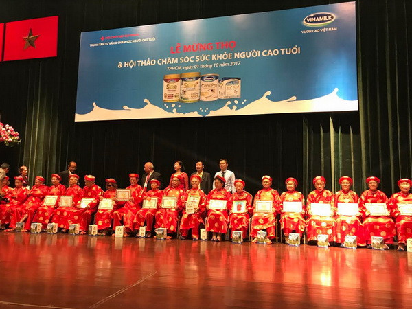 Vinamilk tổ chức lễ mừng thọ cho gần 1.000 người cao tuổi ảnh 1