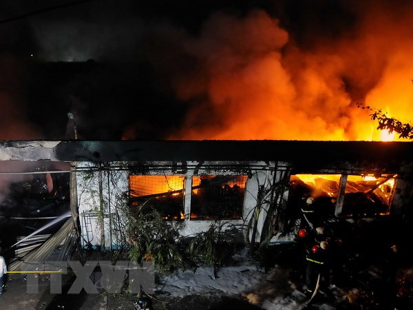 Bình Dương: Kịp thời khống chế đám cháy lớn và vụ rò rỉ khí Amoniac ảnh 1