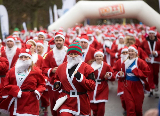  Hơn 7.000 Ông già Noel tiếp tục sứ mệnh sẻ chia những 'tấm lòng vàng' ảnh 1