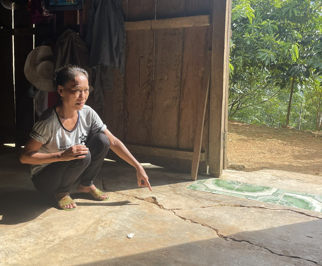 Quảng Bình: Nỗi lo của những hộ dân sống quanh ngọn đồi... chực sạt lở ảnh 1