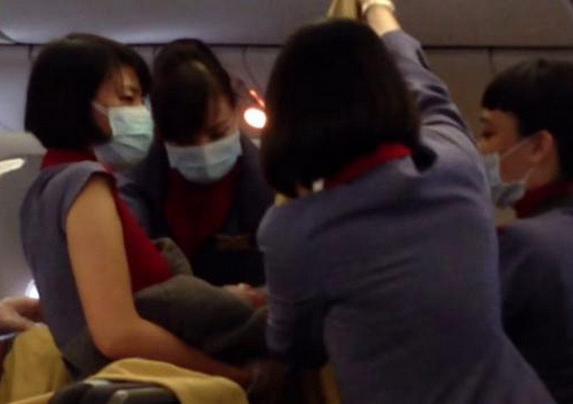 Bà mẹ Đài Loan bị tách khỏi con sau khi sinh ở không phận Mỹ ảnh 1