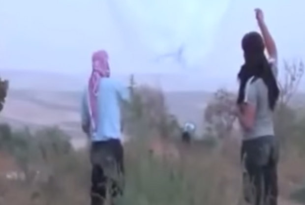 [Video] IS dùng "bom bao cao su" chống máy bay Nga ở Syria ảnh 1