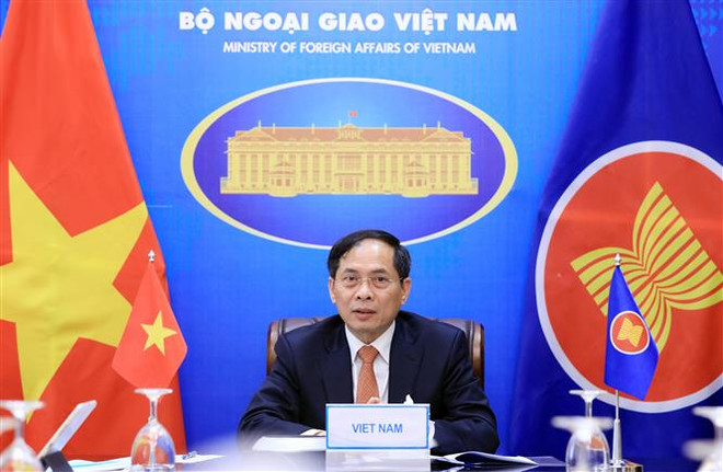 Các Ngoại trưởng ASEAN họp trù bị cho các Hội nghị cấp cao 38 và 39 ảnh 2