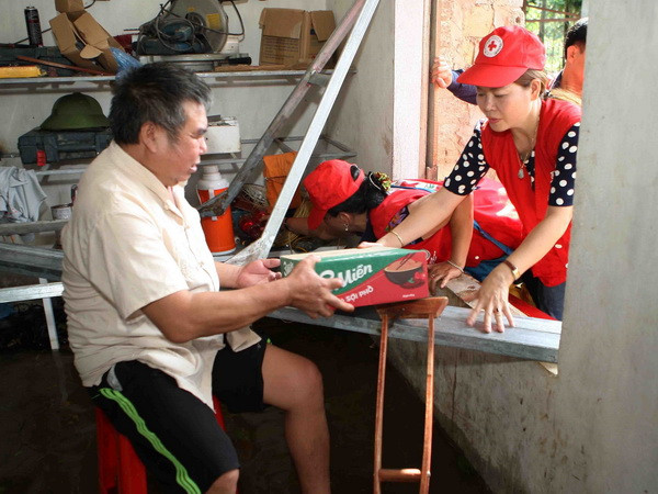 Gần 21.500 tin nhắn gửi tới chương trình “Vì đồng bào vùng lũ” ảnh 1