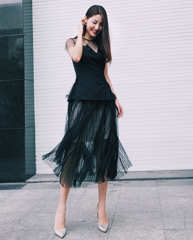 Street style ngập tràn áo khoác dáng dài của mỹ nhân Việt tuần qua ảnh 16