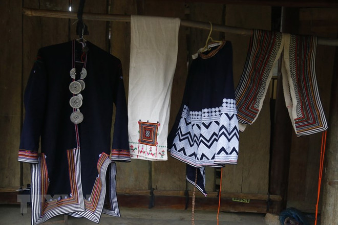 Kỹ thuật in, thêu thổ cẩm truyền thống độc đáo của người Dao Tiền ảnh 2