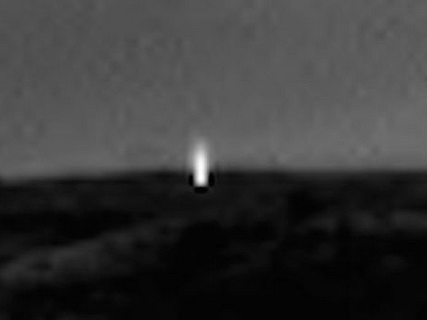 Phát hiện đốm sáng đầy bí ẩn xuất hiện trên sao Hỏa ảnh 2