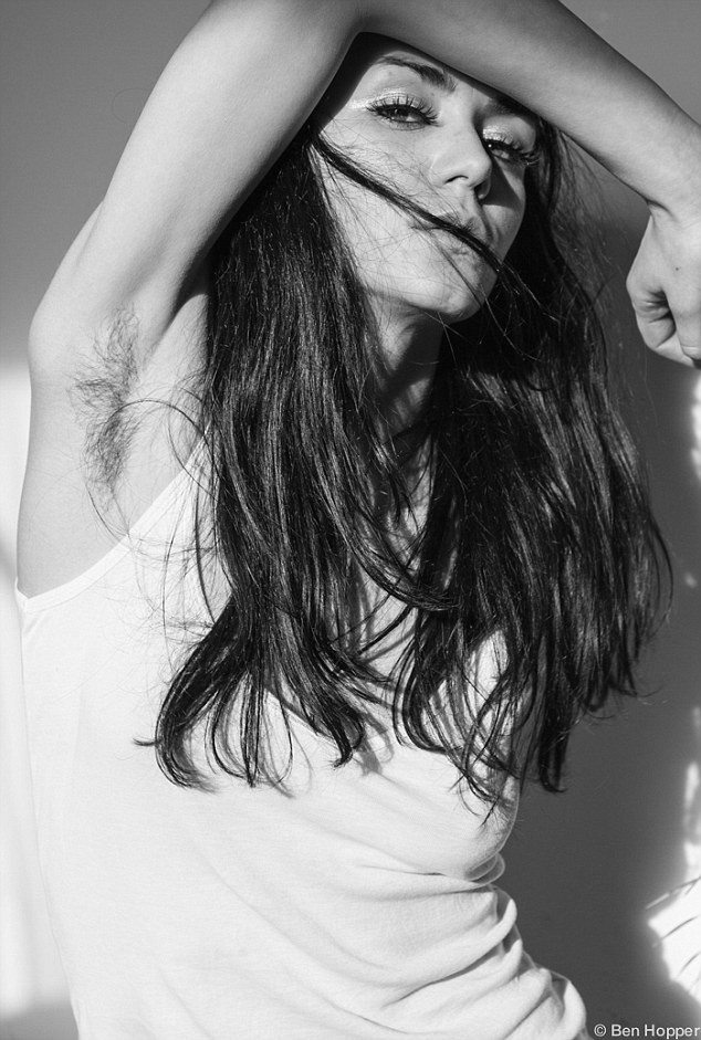 Xu hướng phô "phần tự nhiên" thách thức chuẩn mực cái đẹp ảnh 4