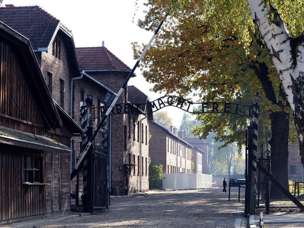 Châu Âu hồi tưởng những ký ức kinh hoàng tại các trại tập trung ảnh 1